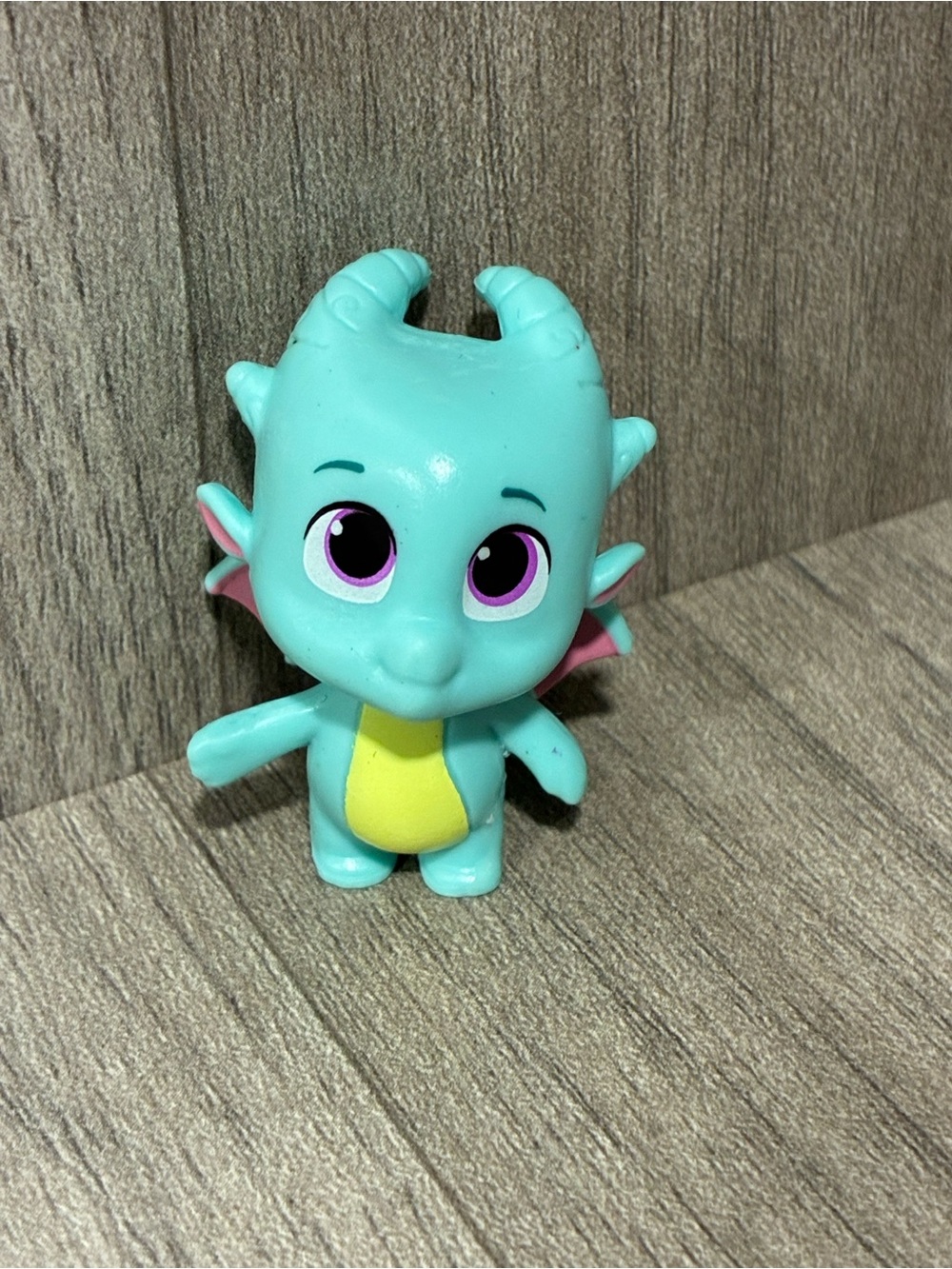 MLP G5 My Little Pony Friends of Maretime Bay Sparky Sparkeroni 1.5” Mini Figure